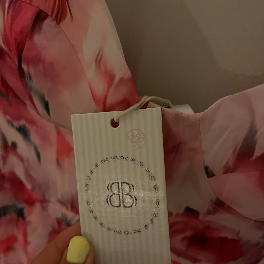 Blommig asymmetrisk klänning - 2