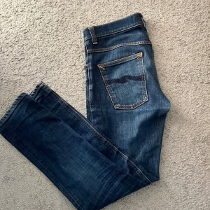 Nudie jeans  - Säljer nu mina nudie jeans storlek 31/32 moddel Grim Tim riktigt bra sick inga defekter skriv vid övriga frågor 👊