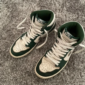 Air Jordan 1 gorge green - Säljer skorna då dom inte används mera. storlek 44 