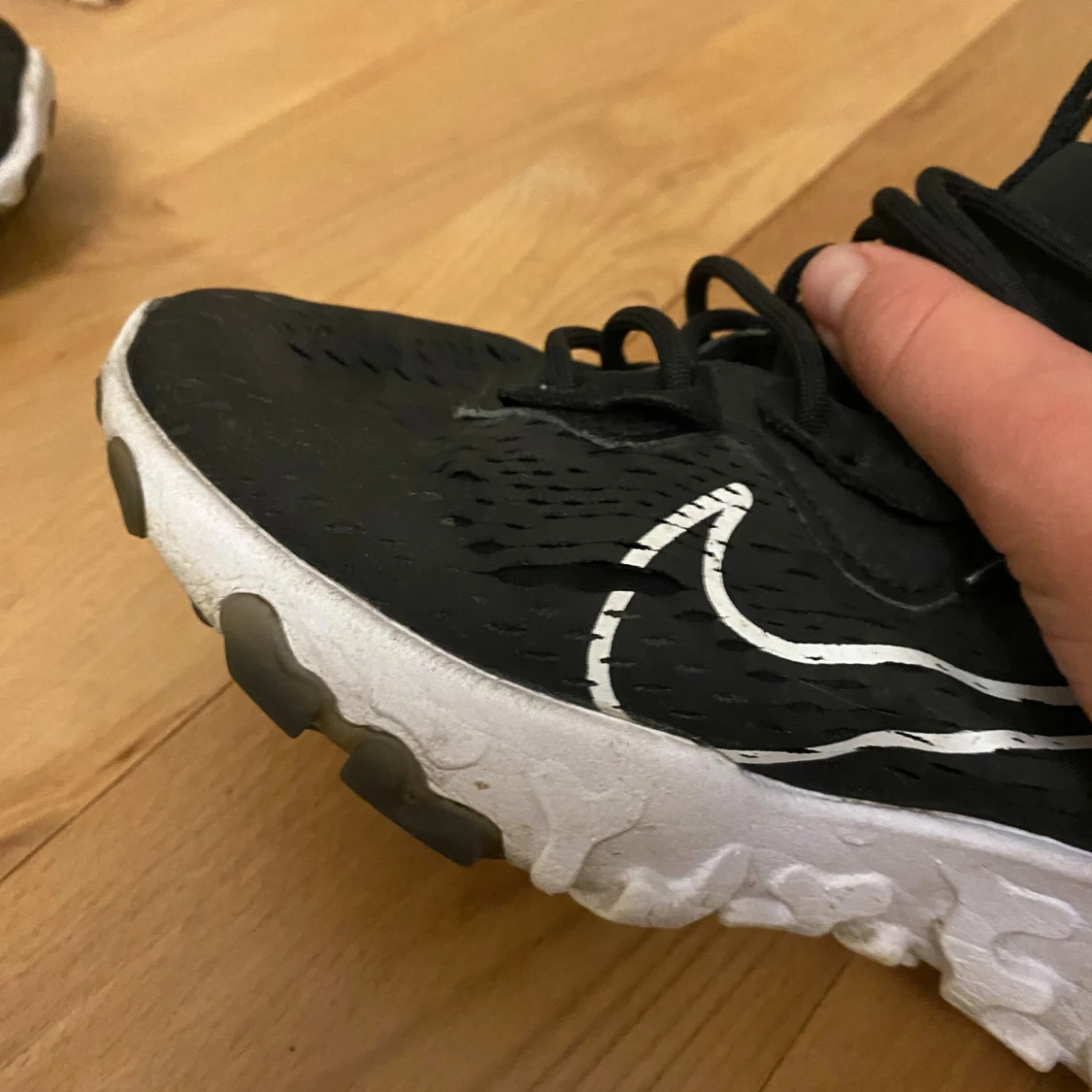 Nike React V2. Svart/vit - 4