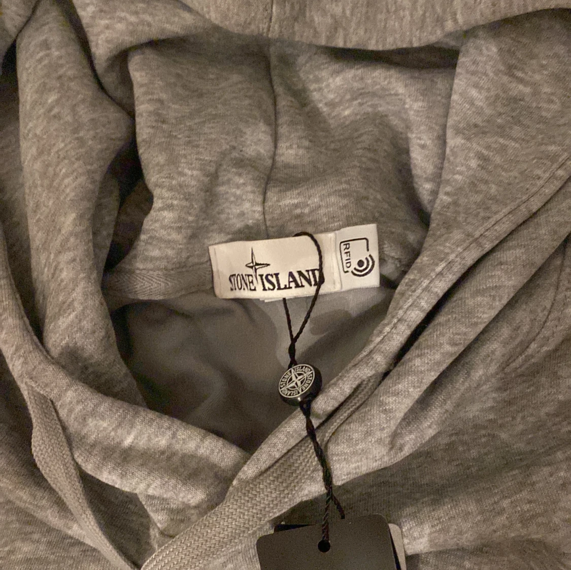 Grå hoodie från Stone Island - 1