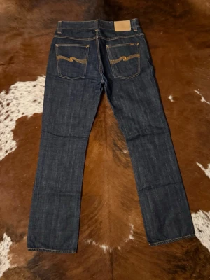 Raw Nudie BootCutOla - Tjena! Säljer dessa riktigt snygga Bootcut Nudie jeans, modellen är BootCutOla och tillverkas inte längre, W33/L34, hör av dig vid funderingar!