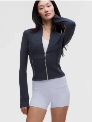 BYTE Define jacket - Hej, jag har denna i storlek 2 och undrar om nån vill byta denna mot storlek 4. Kan även vara en annan färg. 