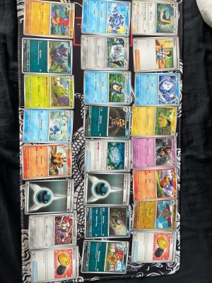 Pokémon kort  - Säljer dessa ny öppnade Pokémon kort men den kommer tyvärr utan sleeve