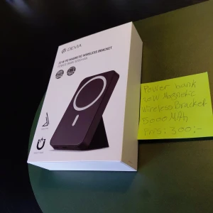 Ny 20W PD Magnetic Wireless Bracket Power Bank 5000mAh - Ny Devia 20W PD Magnetic Wireless Bracket Power Bank med 5000mAh kapacitet. Stöder magnetisk laddning och fungerar även som mobilställ. Produkten är ny i förpackning och passar utmärkt för trådlös laddning på språng.