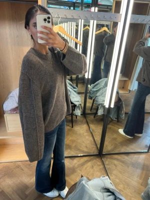 Stickad tröja från & other stories  - Jättefin stickad tröja i nyskick i alpackablanding💕