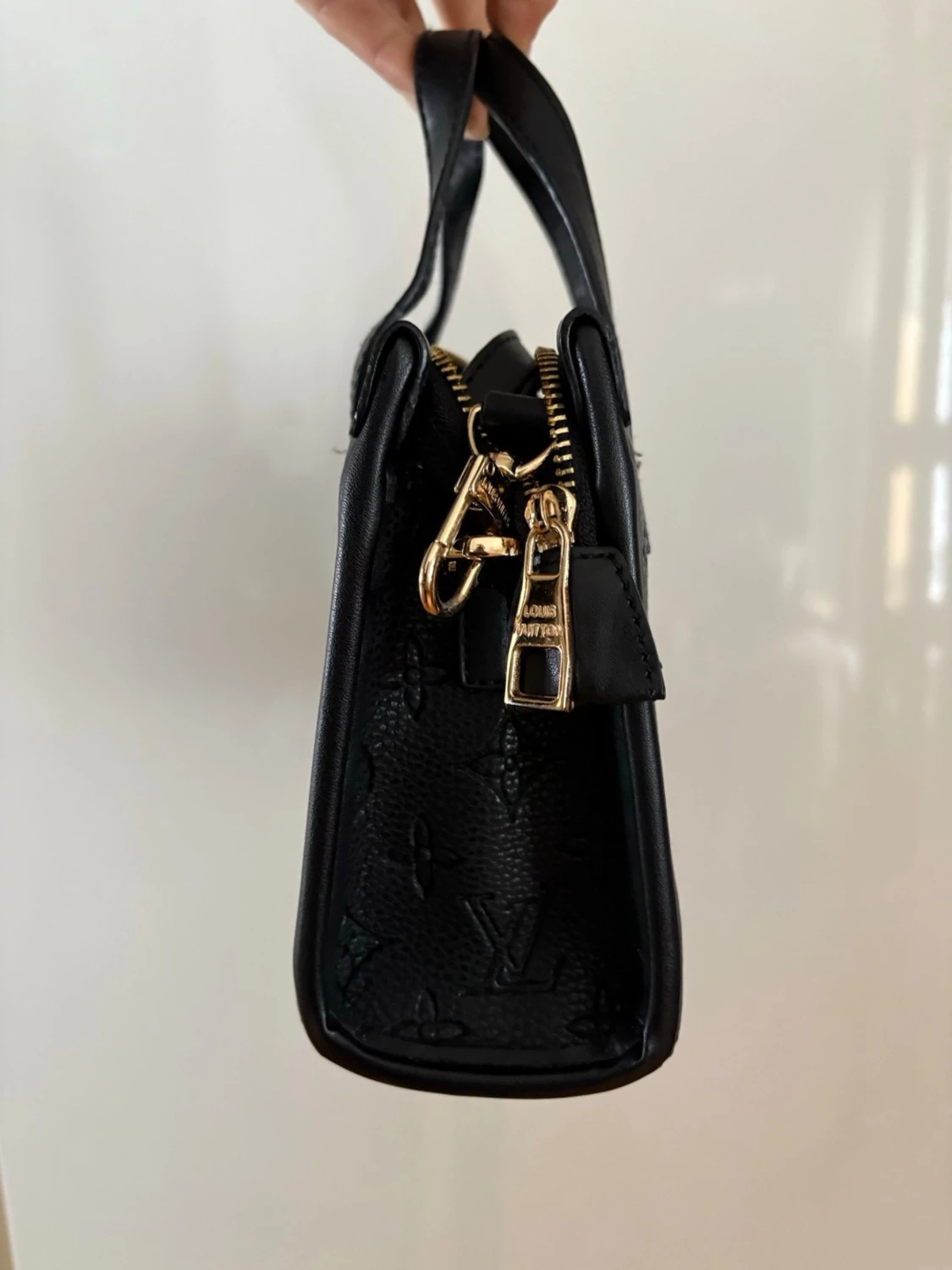 L V VÄSKA ny skick  - 1