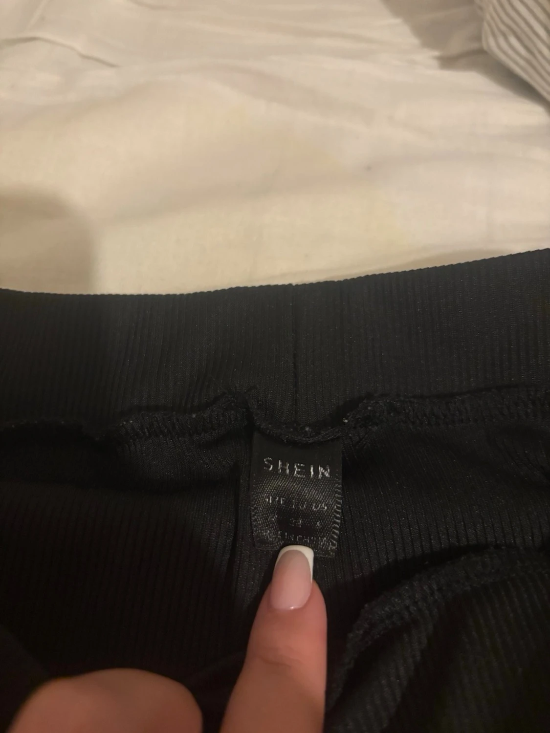 Svarta ribbade byxor  - 2