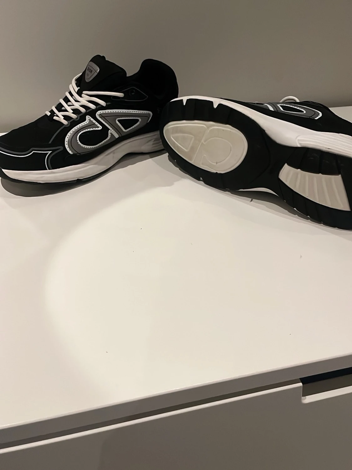 Svarta CD sneakers med vita detaljer - 2