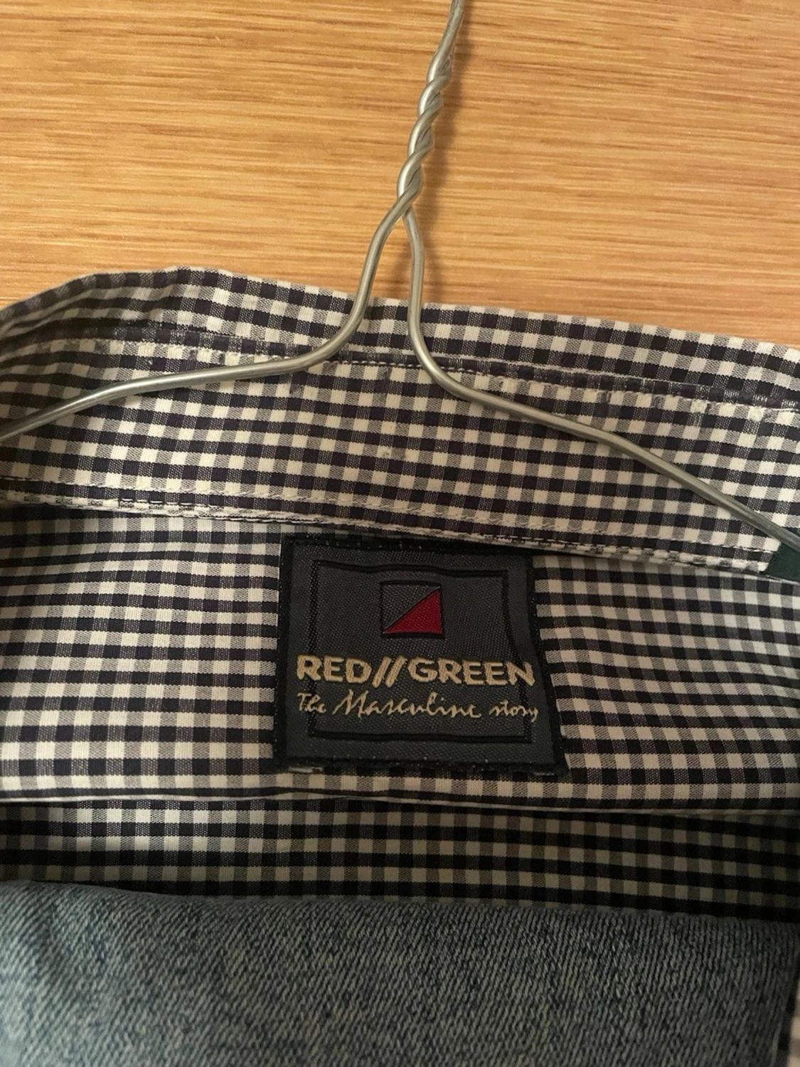 Rutig skjorta med jeans - 1