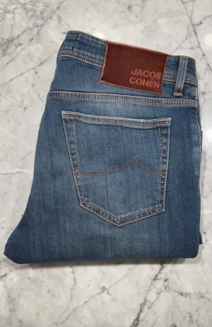 Jacob Cohen jeans - Säljer nu dessa sjukt feta Jacob Cohen jeans nyskick nypris runt 6000kr skick 10/10 storlek w34 och modell BARD