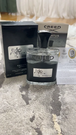Creed Aventus 120ml Eau de Parfum - Creed Aventus Eau de Parfum, 120 ml. Lyxig parfym med stilren design, tillverkad av prestigefyllda och sällsynta essenser. Producerad av Creed, grundat i London 1760 och etablerat i Paris 1854. Priset kan diskuteras 👍
