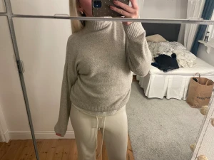 Stickad tröja med krage  - Superfin stickad tröja med krage, ull!