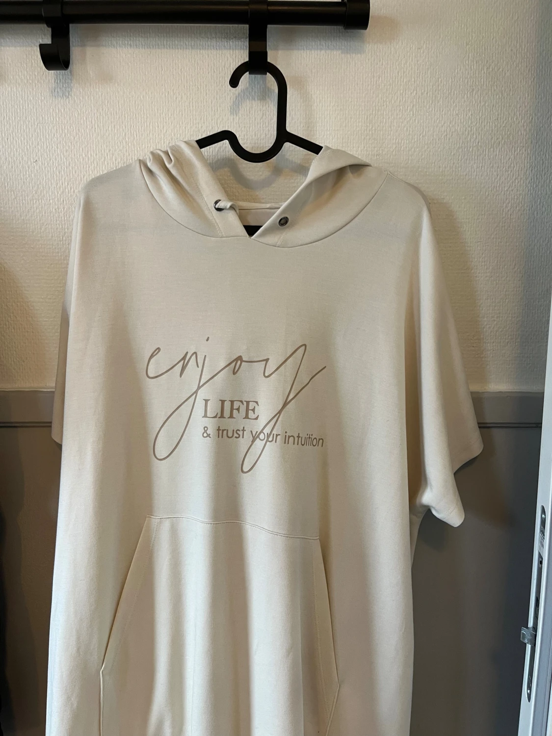 Soya Beige hoodie med tryck och huva