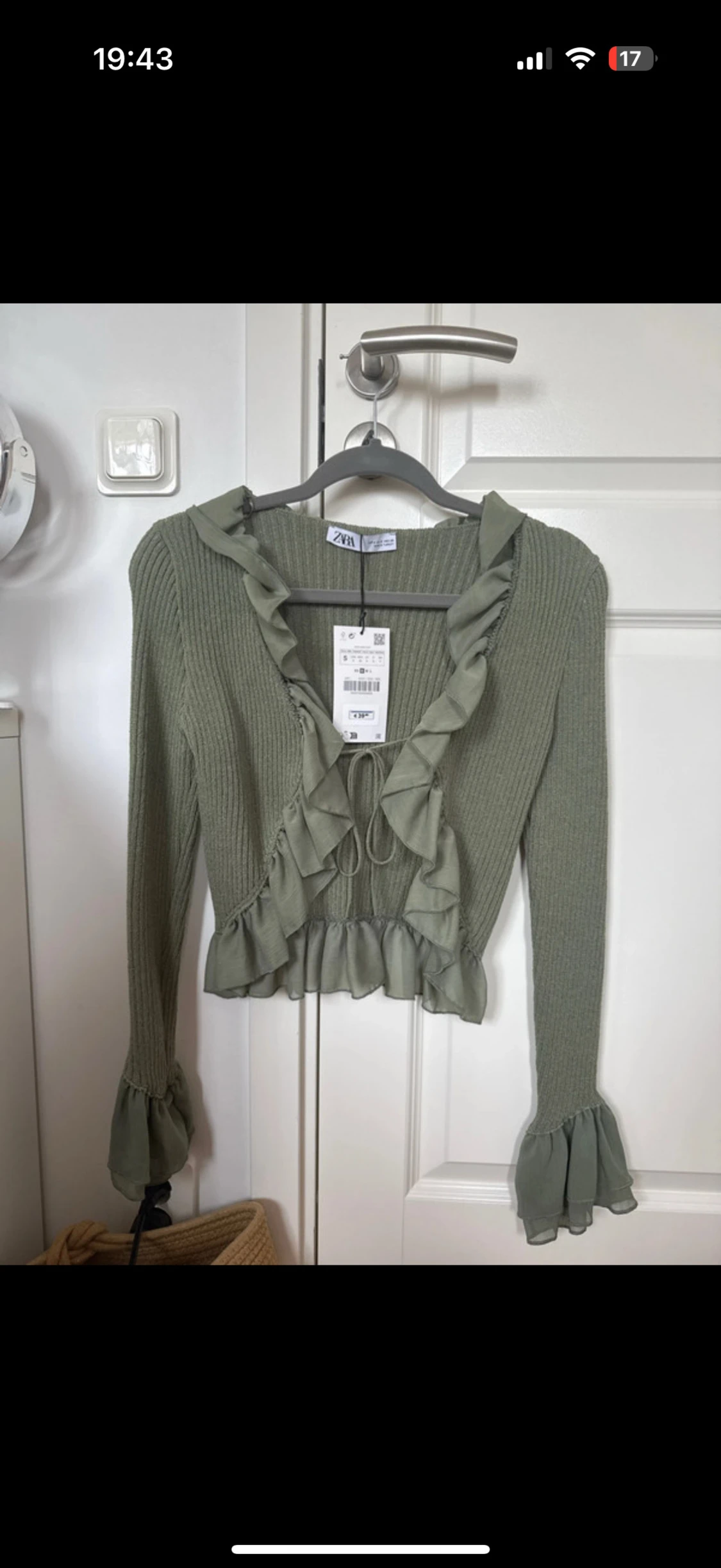 Grön croppad volangtop från Zara