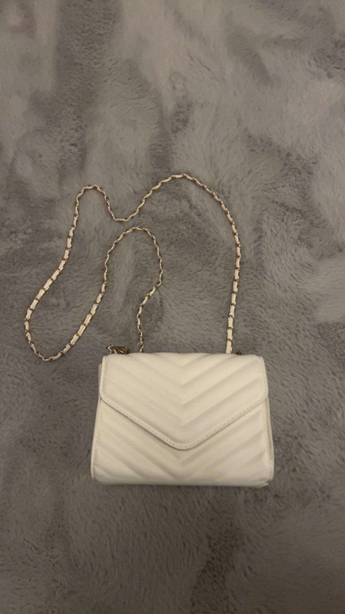 Vit quiltad kuvertväska med kedja