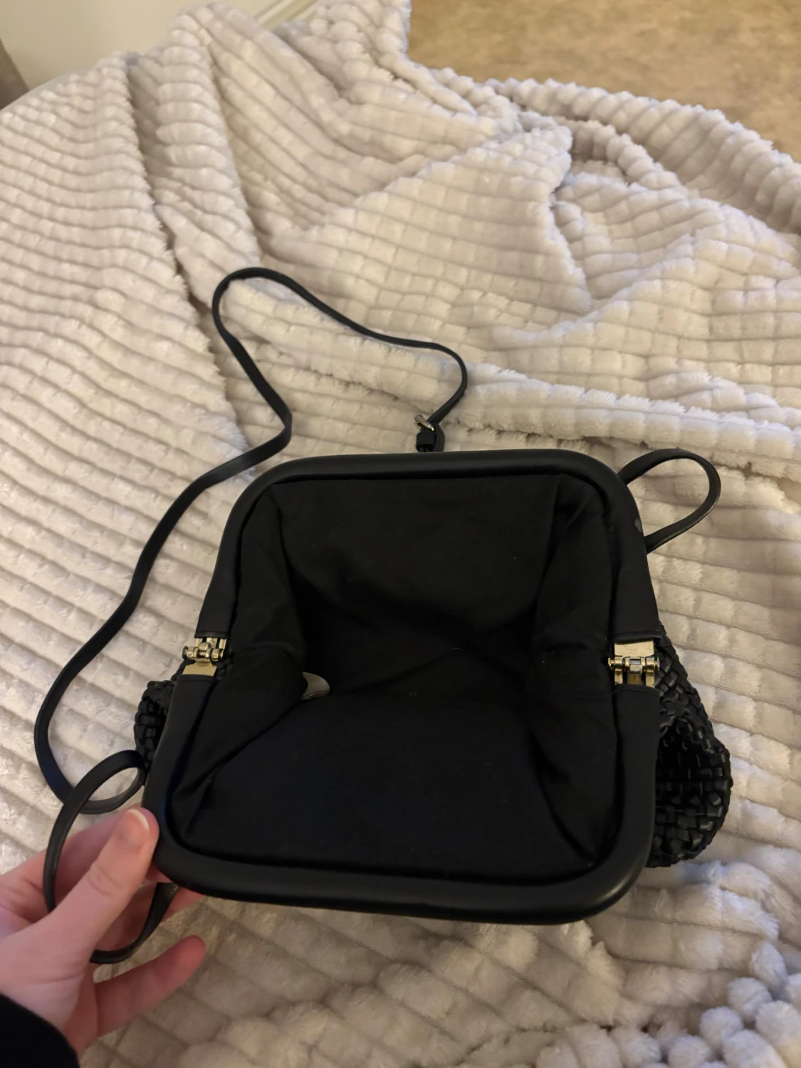 Svart axelväska med justerbart band - 1