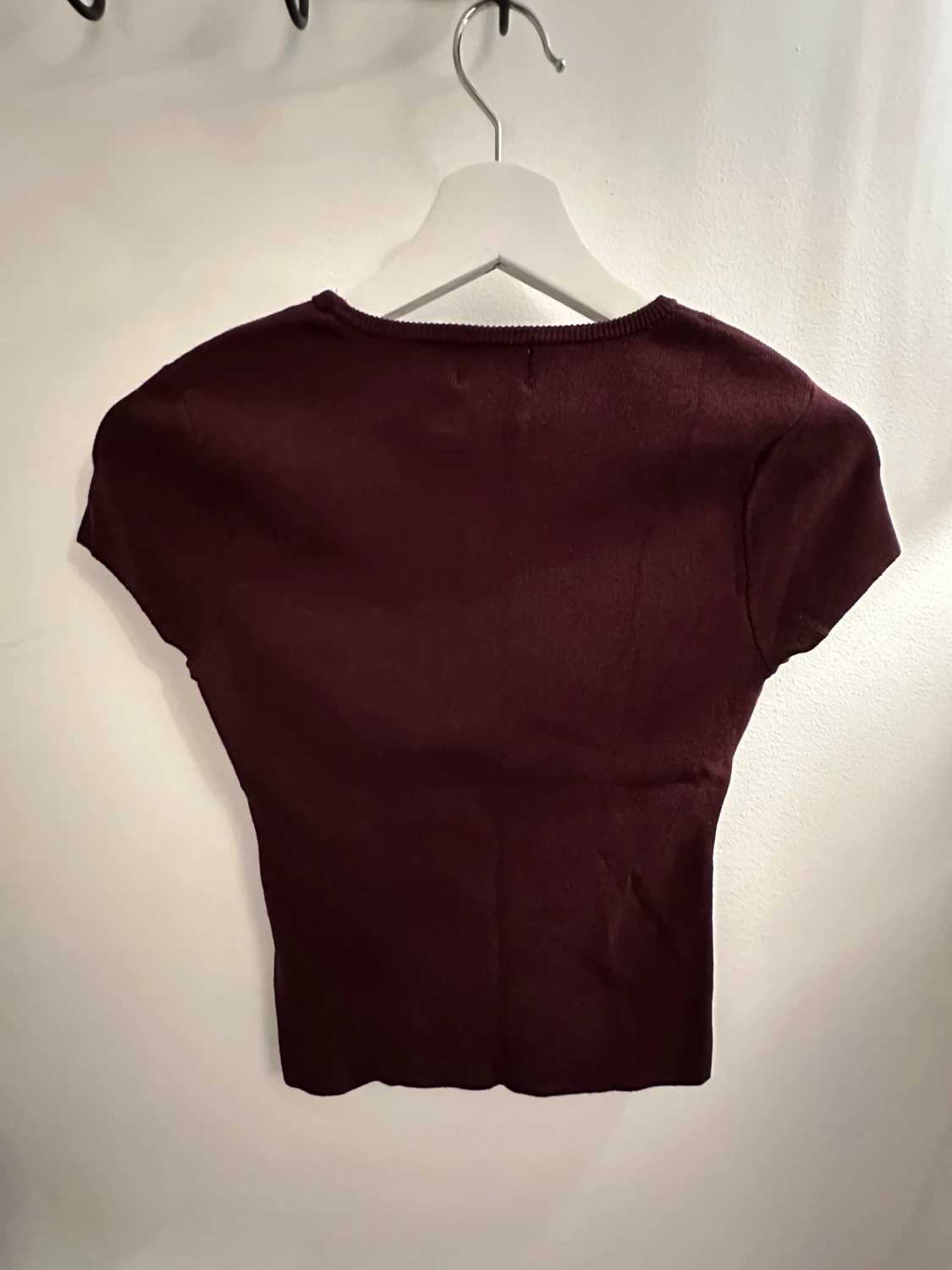 Vinröd stickad topp från H&M - 2