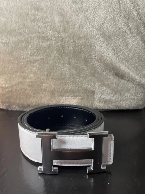 H bälte - Säljer h bälte som kommer med box och påse 😀