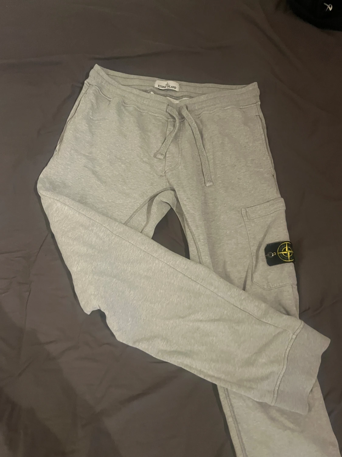 Grå mjukisbyxor från Stone Island