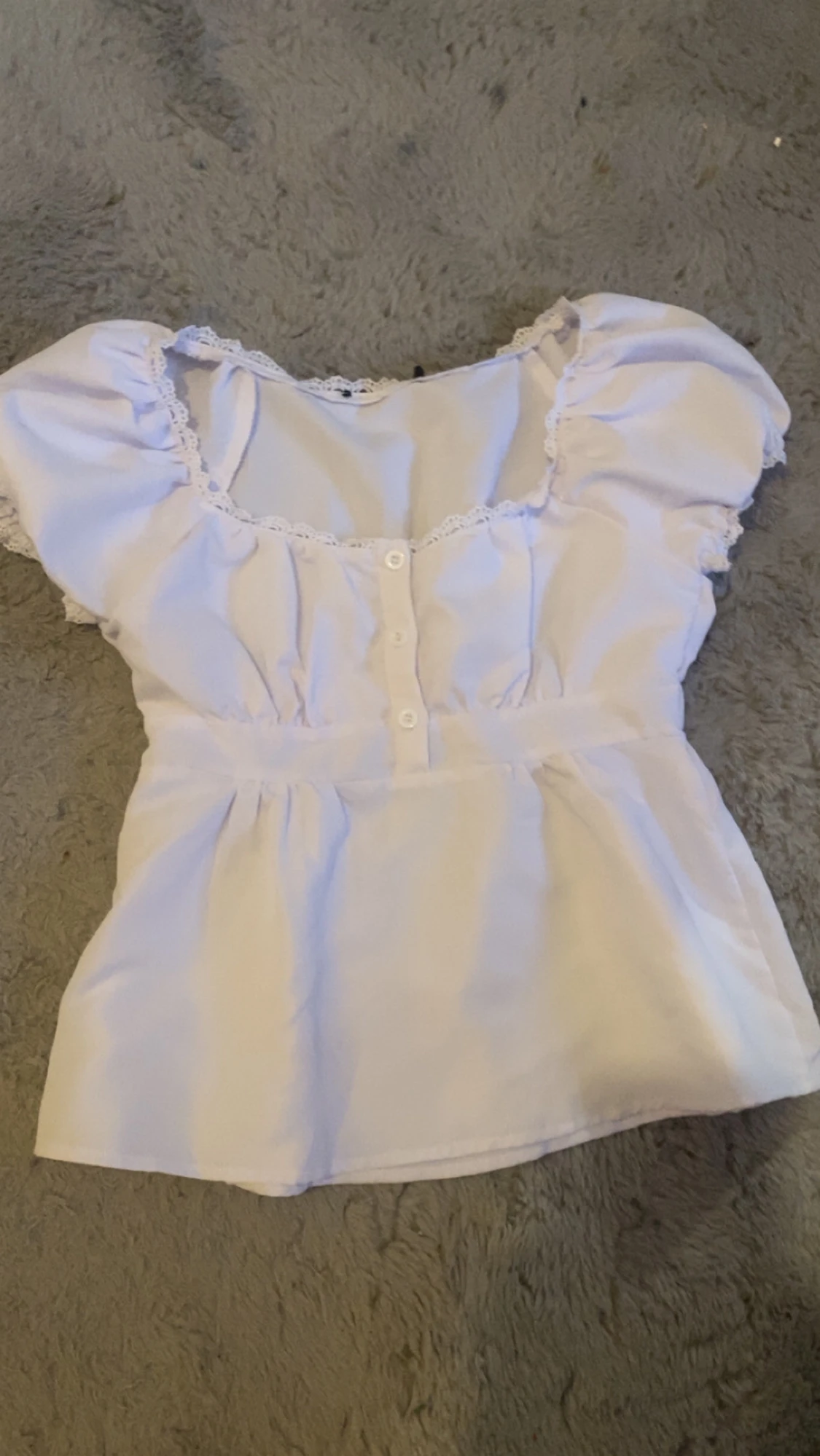 Vit blus med spets och puffärm - 1