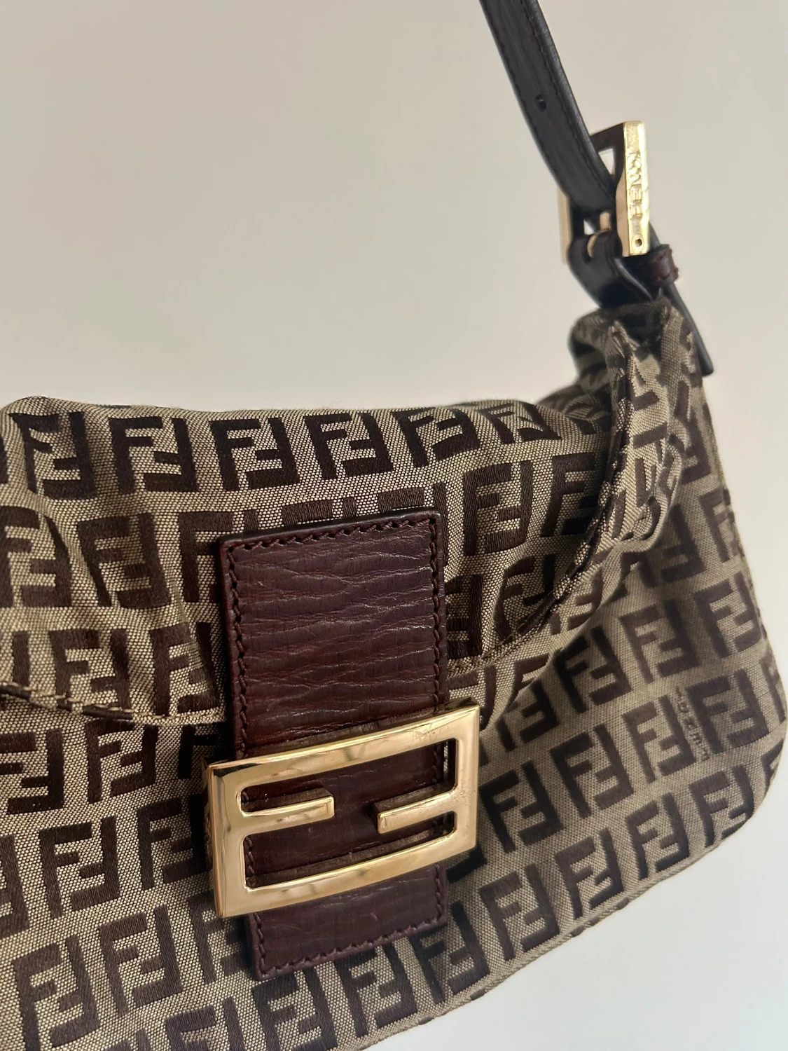 Fendi axelväska  - 1