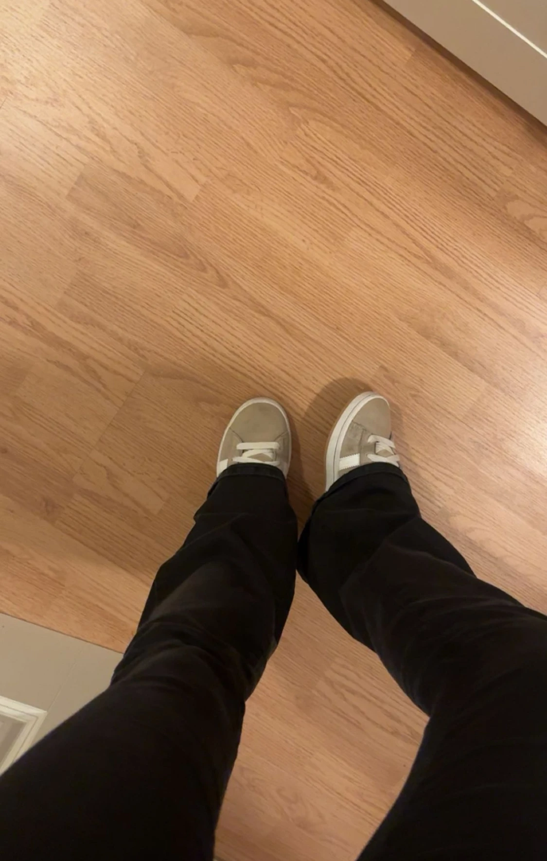 Svarta bootcut jeans - 4