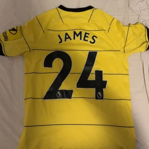 Chelsea reece james nr 24 - Gul bortaställ chelsea med james på ryggen. Knappast använd och är i jätte bra skick.