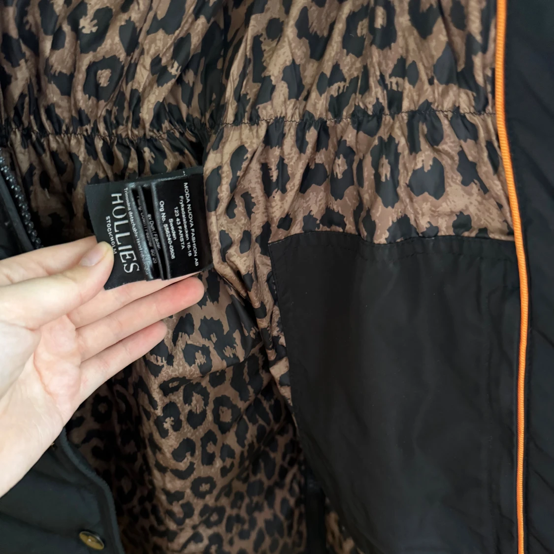 Svart dunjacka med päls från Hollies - 4