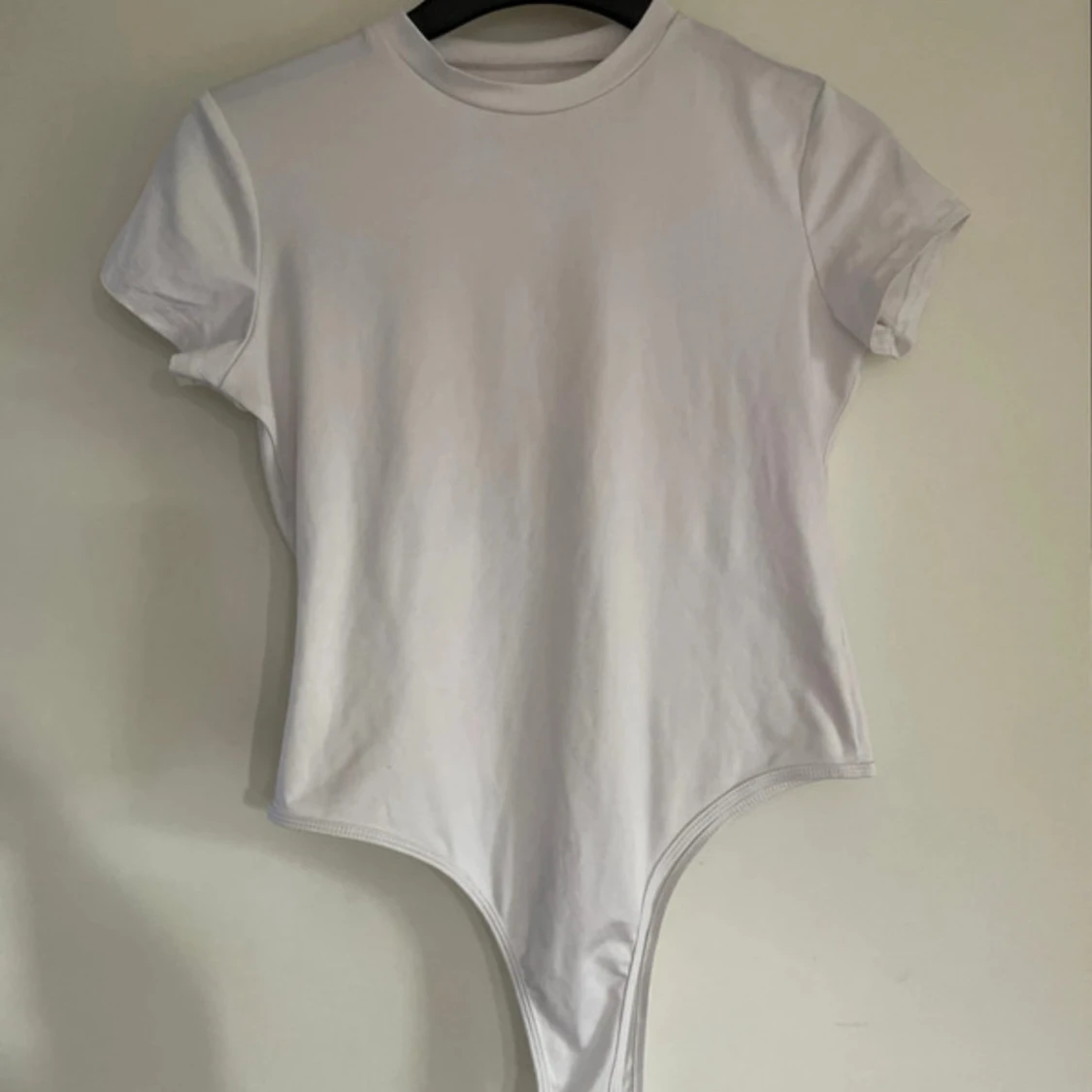 Vit t-shirt body suit