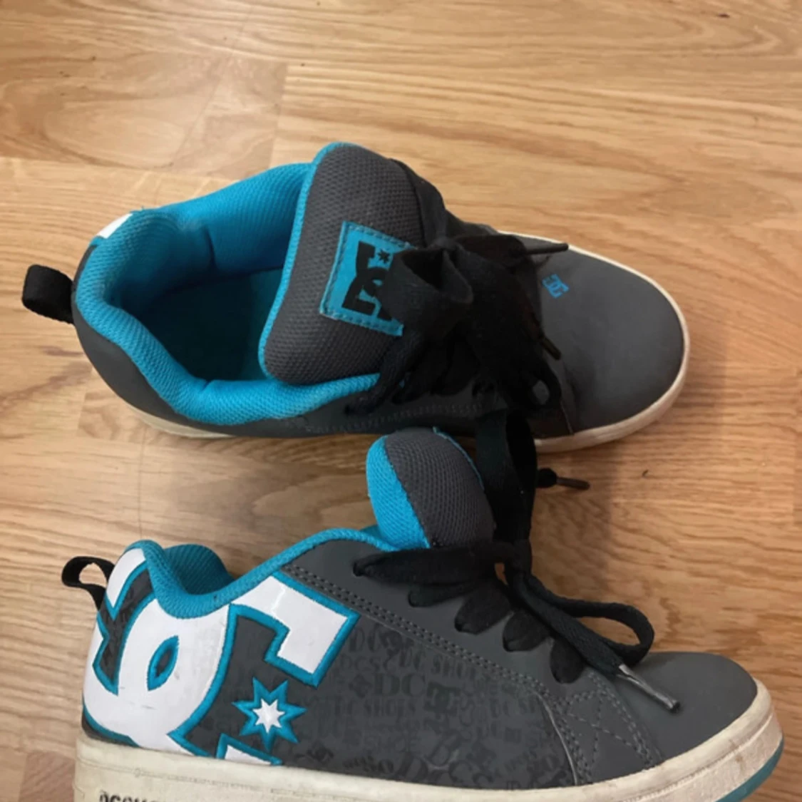 Vintage DC sneakers!