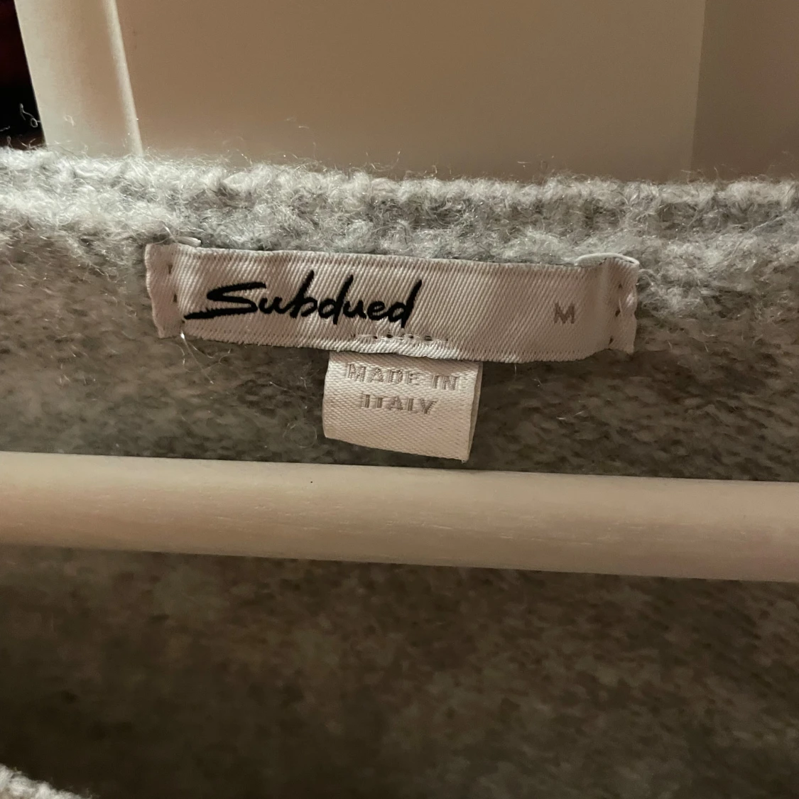 Grå stickad topp från Subdued - 1