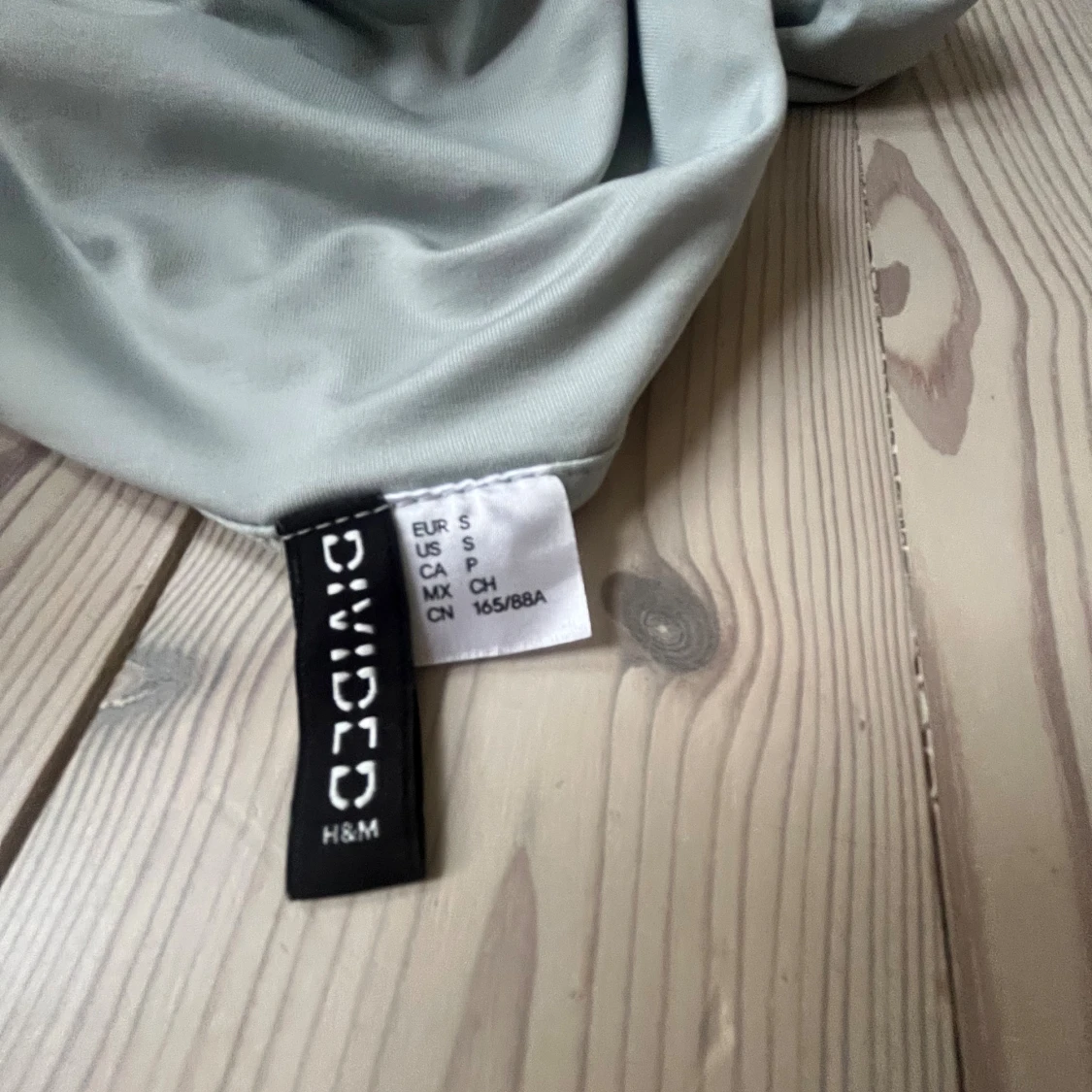 Ljusgrå offshoulder topp Divided - 2