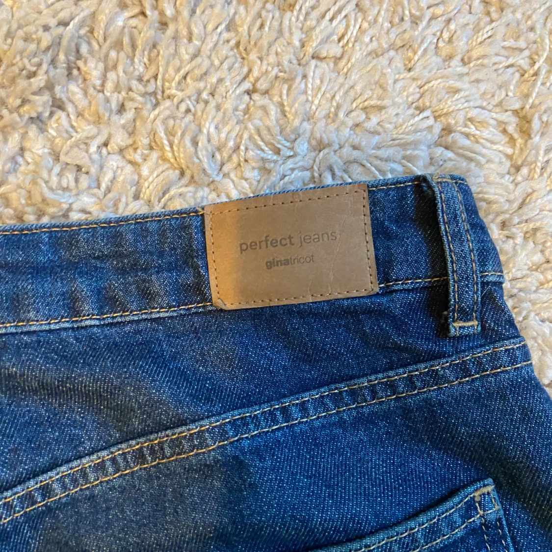 Blå bootcut jeans från Gina Tricot - 2