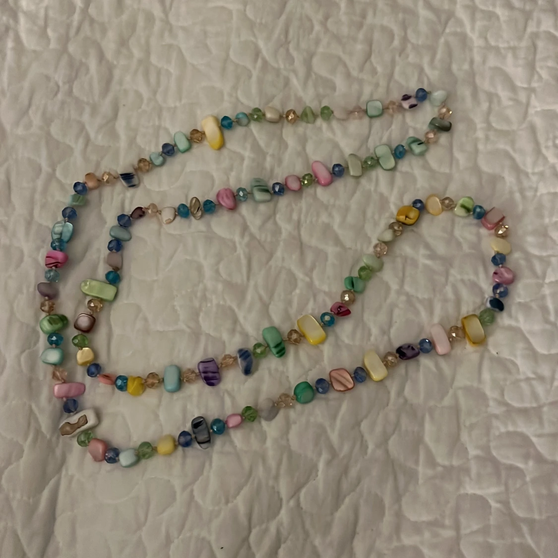 Färgglatt pärlhalsband