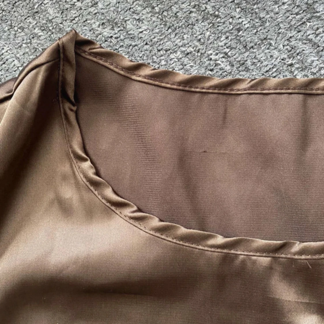 Brun långklänning i satin - 2