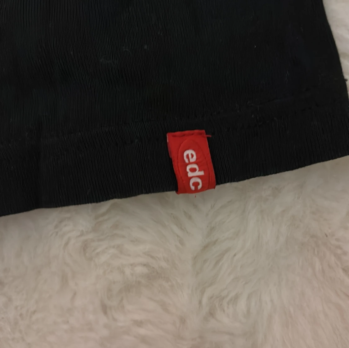 Svart v-ringad topp från edc XS - 4