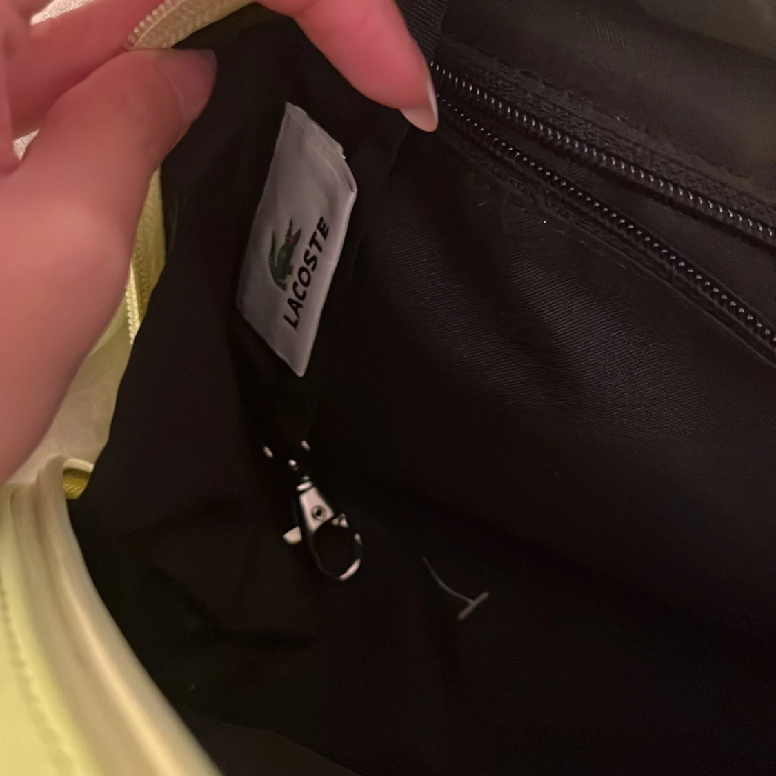 Ljusgrön handväska från Lacoste - 1