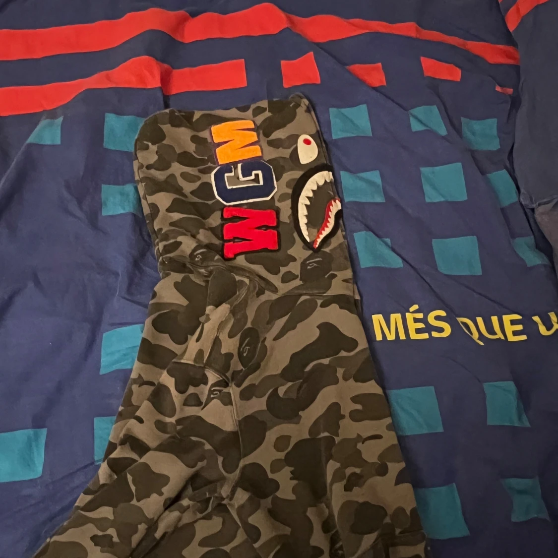 BAPE camo hoodie med shark-motiv - 2