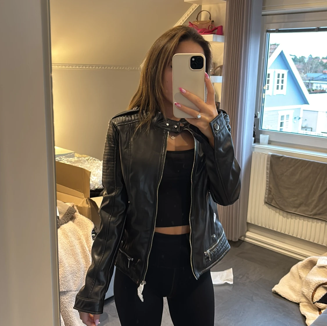 Svart skinnjacka från Guess - 4