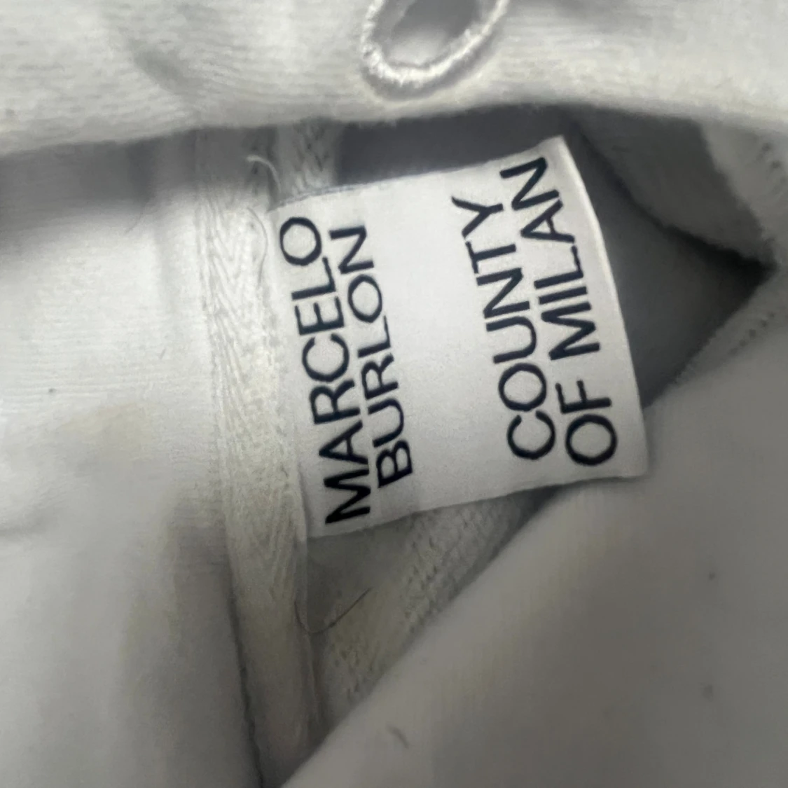 Vit hoodie Marcelo Burlon med svarta vingar - 4