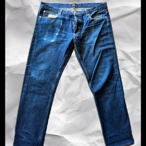 SELVEDGE A.P.C. Jeans - Sjukt eftertraktade selvedge APC jeans vi nu säljer!😄 Det är i bra skick och har inga defekter‼️Vid frågor är det bara att hojta till!📲📩