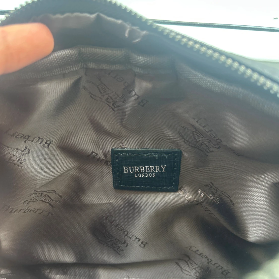 Svart axelväska från Burberry - 1