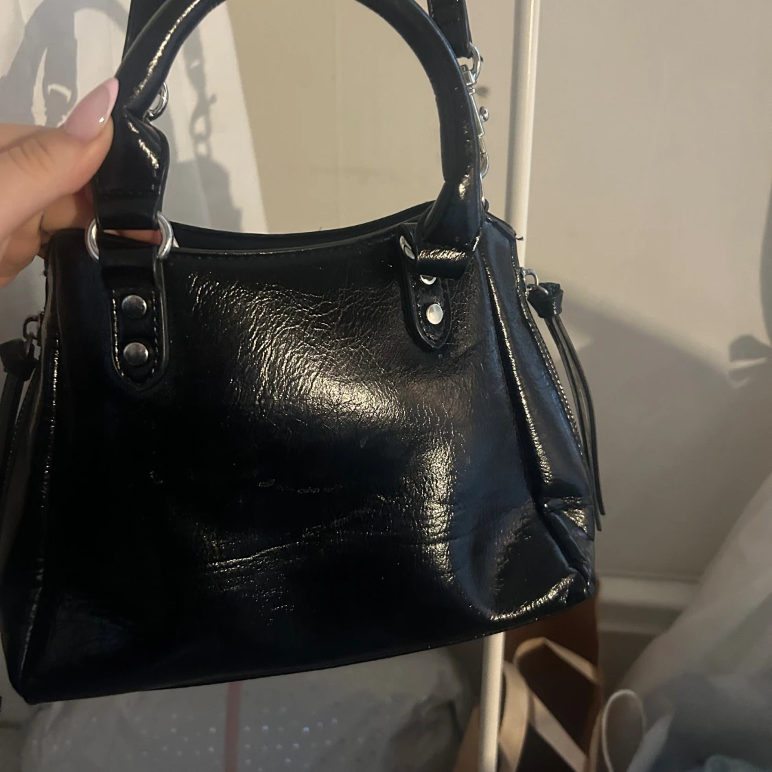 Svart handväska från NA-KD  - 1