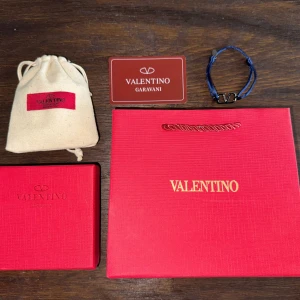 Valentino armband  - 💕helt nytt, allt og medföljer.     Kvitto finns.  Skickas samma dag 💕