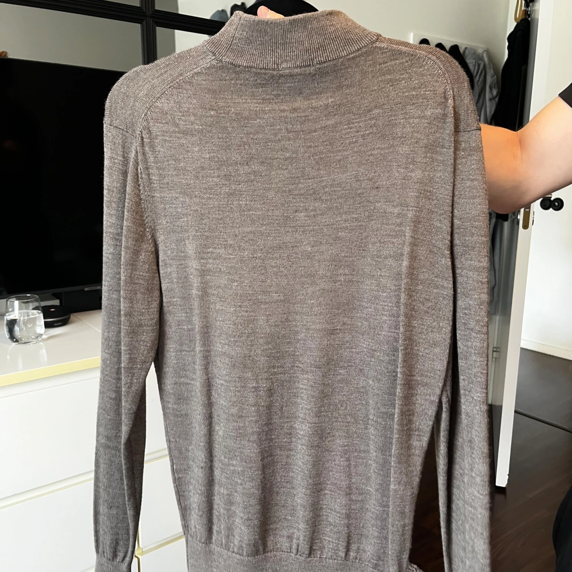 Beige polotröja i tunn ull - 1