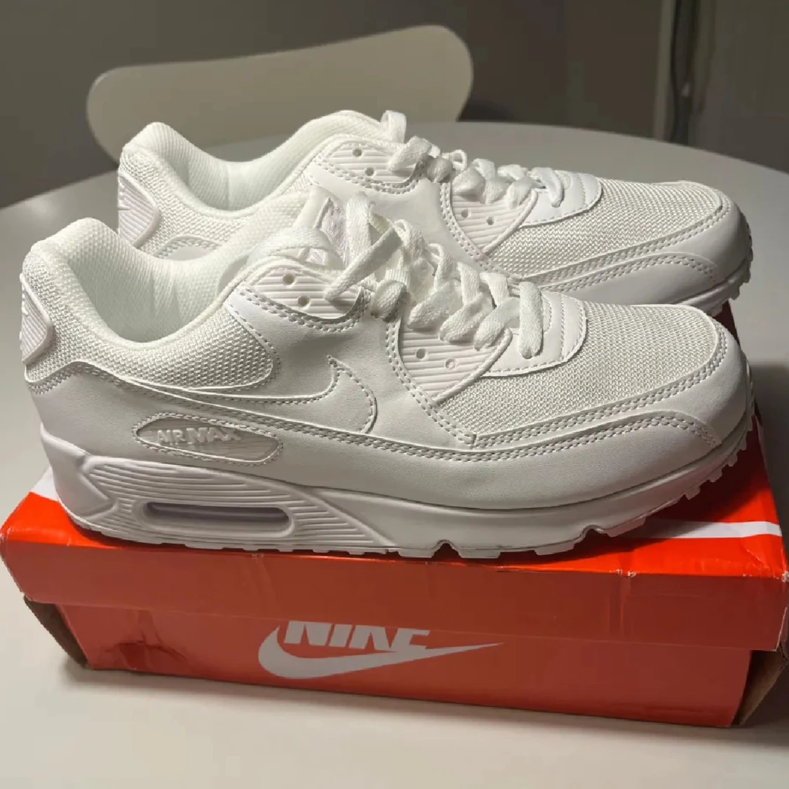 Nike Air Max 90 Triple White sneakers helt Nya - 1
