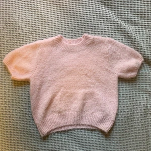 Rosa stickad  - Ljusrosa stickad tshirt från ginatricot🩷🌸