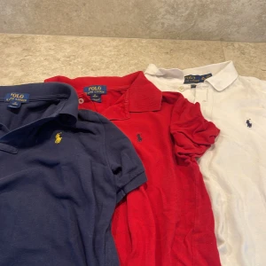 Ralph Lauren Pikér - Ralph Lauren Pikér | Storlek 10-12, XXS | Skick: 8/10 | Nypris: 1200kr | Pris: 3st= 599kr 1st= 249kr | Hör av er vid mer frågor | Mvh Leon