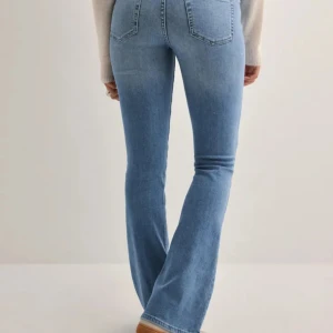 Bootcut jeans  - Bootcut jeans från ONLY. ONLBLUSH. Midwaist. Stolen XS/34. Köpta på Nelly